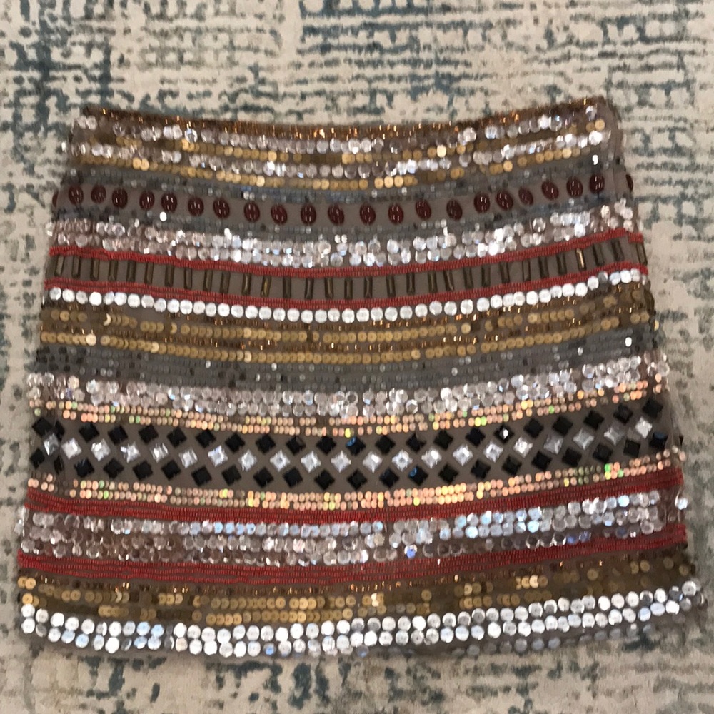 NWOT embellished mid-waisted mini skirt SZ L